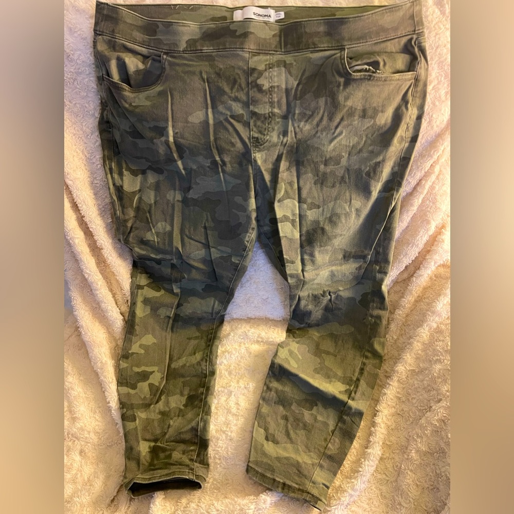 Women’s stretch camo jeans 20W